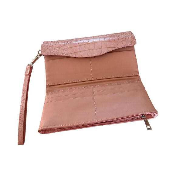 A New Day NWOT Pink Faux Crocodile Wristlet - Picture 4 of 7